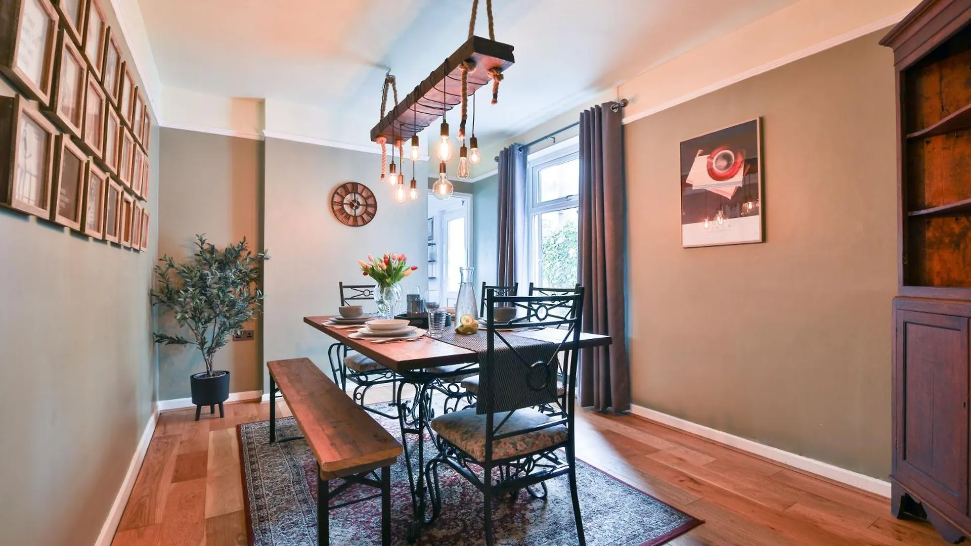 Elegantly Designed & Spacious 3 Bed House Cardiff