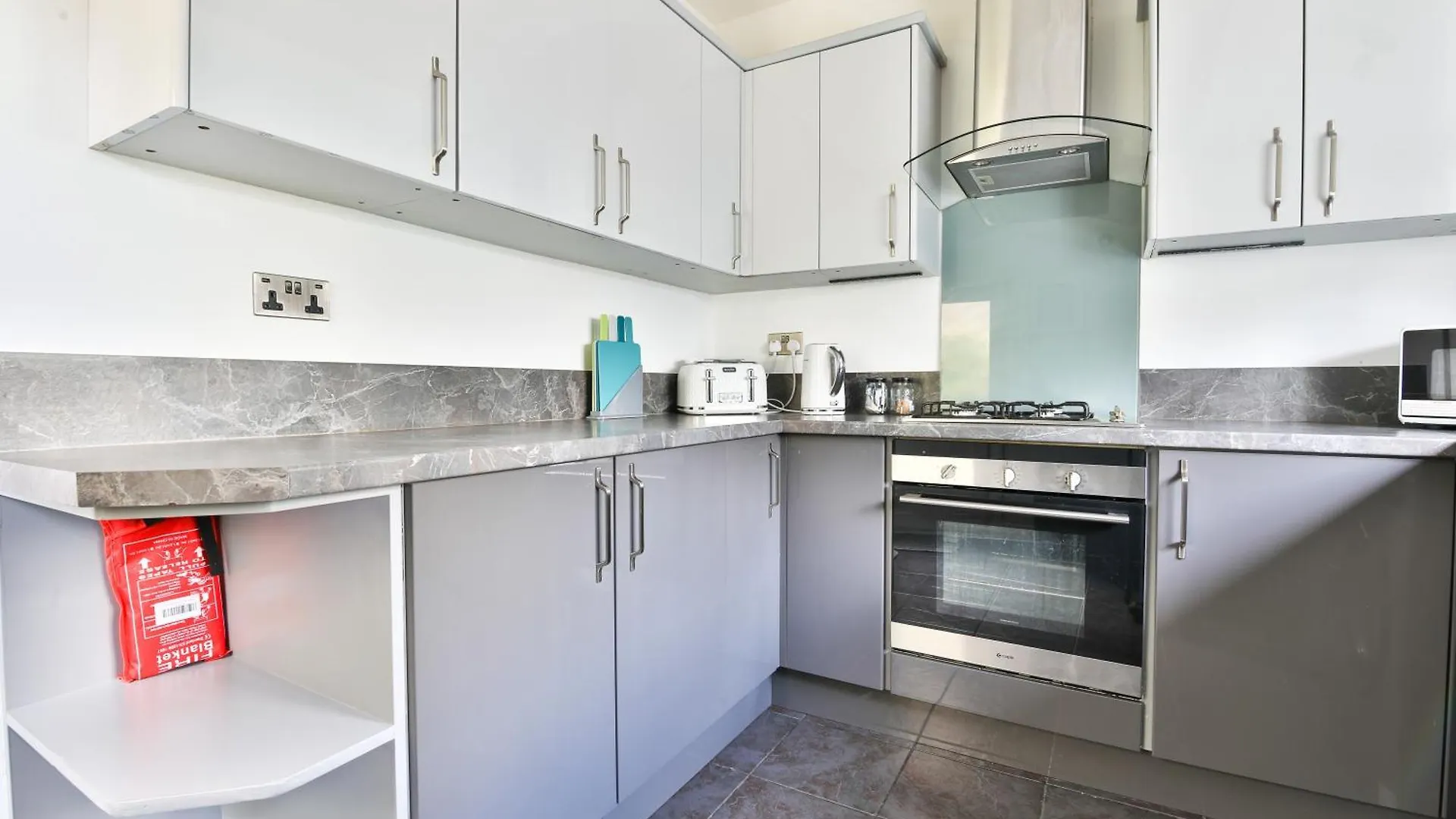 Elegantly Designed & Spacious 3 Bed House Cardiff 0*,  United Kingdom