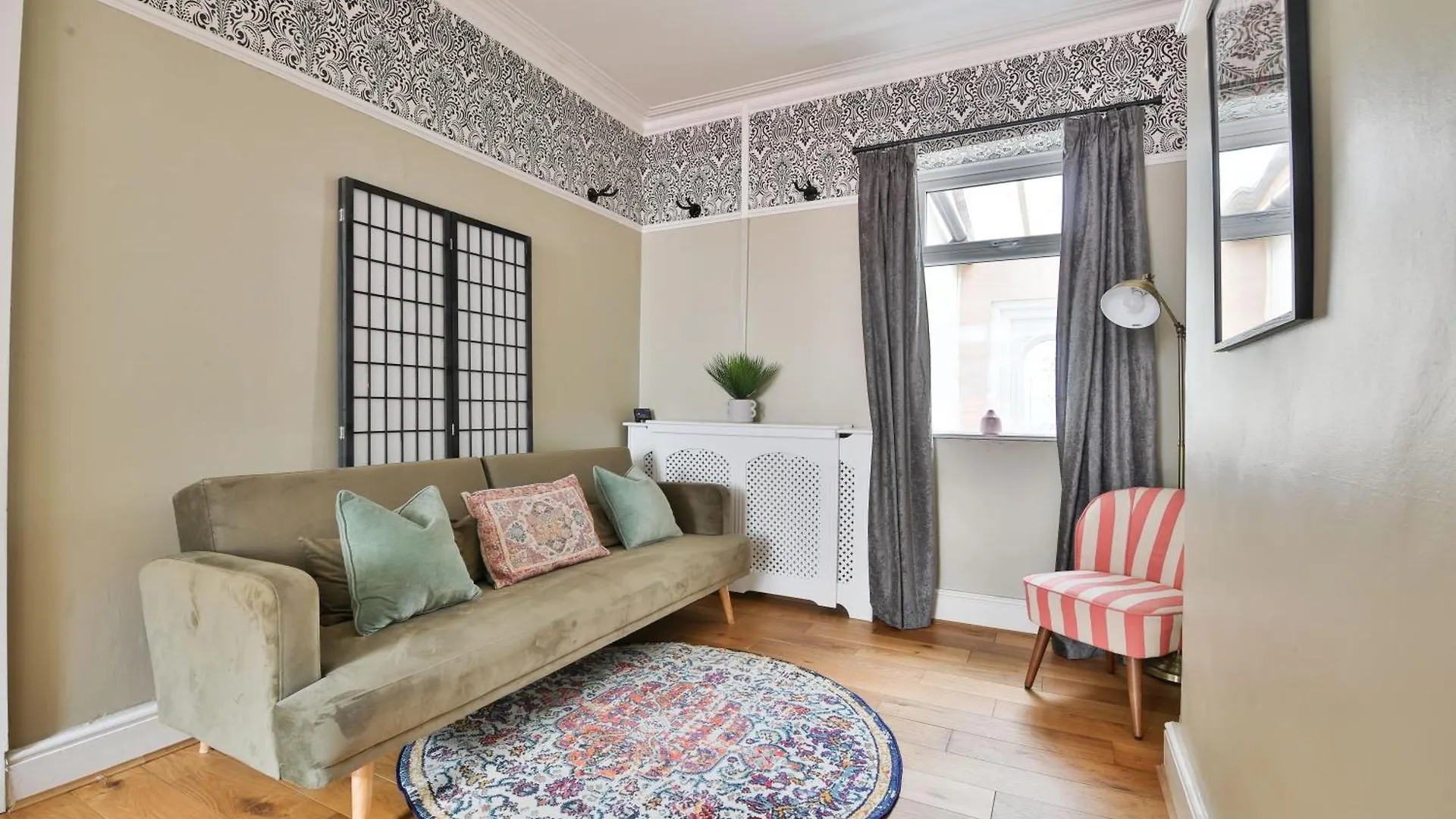 Elegantly Designed & Spacious 3 Bed House Cardiff Holiday home