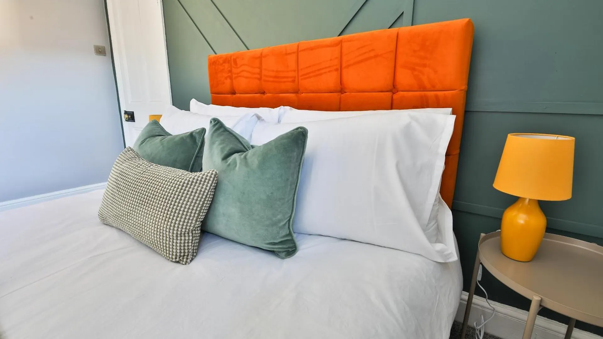 Elegantly Designed & Spacious 3 Bed House Cardiff Vakantiehuis